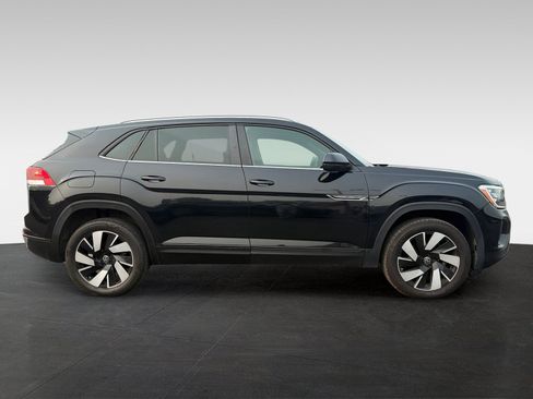 Used 2024 Volkswagen Atlas Cross Sport SE AWD/4WD image 4