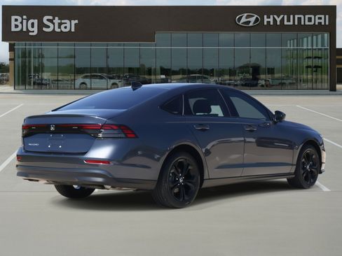 Used 2025 Honda Accord SE image 4