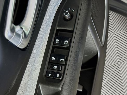 Used 2022 Jeep Compass Latitude FWD image 19