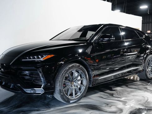 Used 2019 Lamborghini Urus image 12