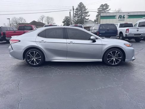 Used 2018 Toyota Camry SE image 7