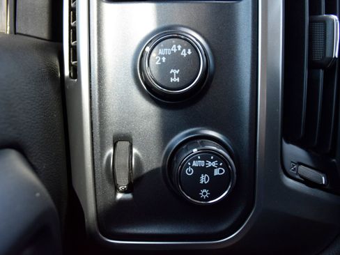Used 2018 Chevrolet Silverado 1500 LT w/ All Star Edition AWD/4WD image 16