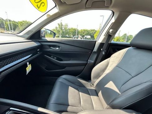Used 2025 Honda Accord Touring image 36