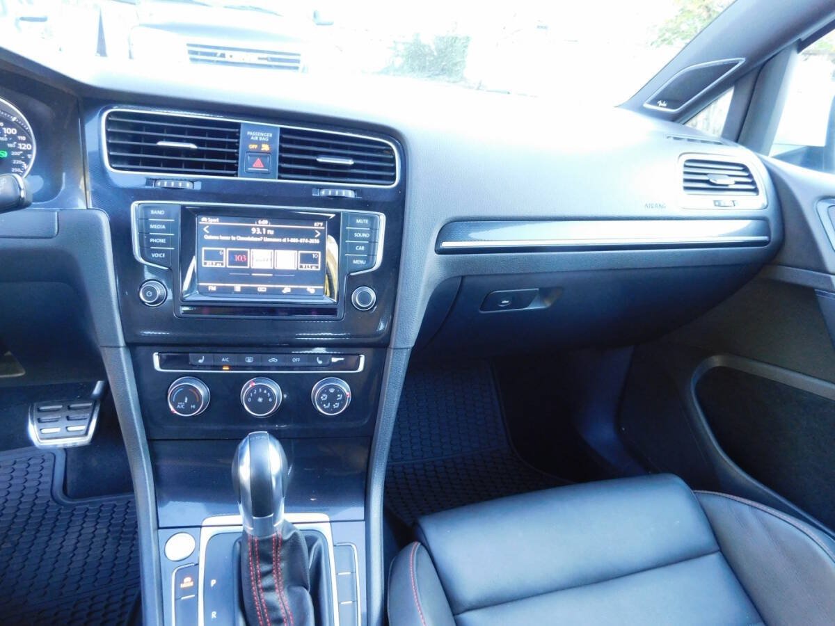 Used 2015 Volkswagen GTI SE FWD image 10