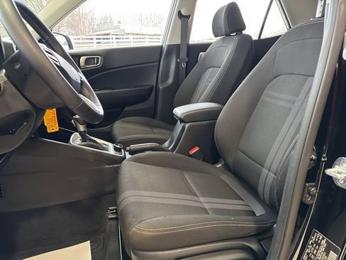 Used 2023 Hyundai Venue SEL image 3