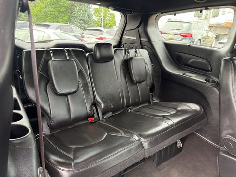 Used 2019 Chrysler Pacifica Touring-L Plus FWD image 19