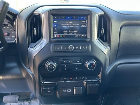 Used 2022 Chevrolet Silverado 2500 Custom w/ Custom Convenience Package image 7