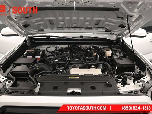 Used 2024 Toyota Tacoma SR5 AWD/4WD image 31