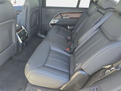 New 2025 Land Rover Range Rover Long Wheelbase SE image 15