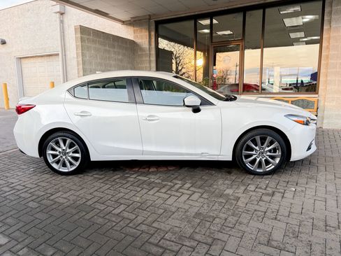 Used 2017 MAZDA MAZDA3 Grand Touring image 9