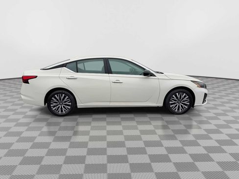 Used 2025 Nissan Altima 2.5 SV FWD image 9