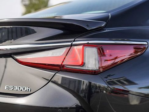 Used 2024 Lexus ES 300h 300h Luxury image 10