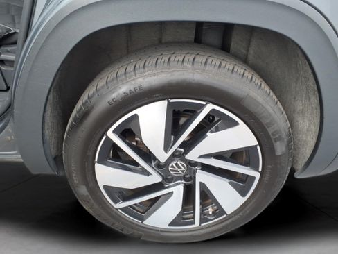 Used 2024 Volkswagen Atlas SE AWD/4WD image 15