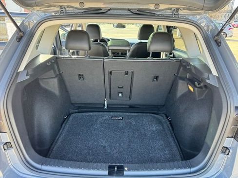 Certified 2023 Volkswagen Taos SE w/ Panoramic Sunroof Package image 9