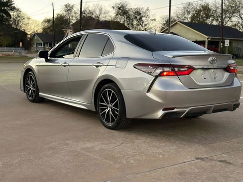 Used 2021 Toyota Camry SE image 6