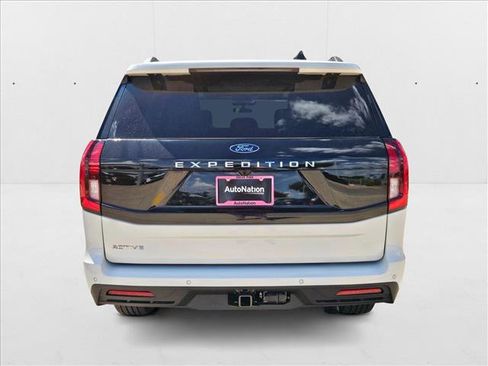 New 2025 Ford Expedition Active image 8