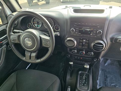 Used 2018 Jeep Wrangler Unlimited Sport S image 11