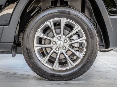 Used 2019 Jeep Cherokee Latitude Plus FWD image 13