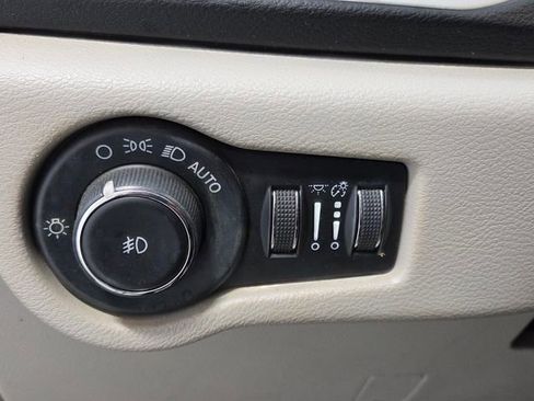 Used 2020 Chrysler Pacifica Touring-L Plus w/ Tire & Wheel Group image 30