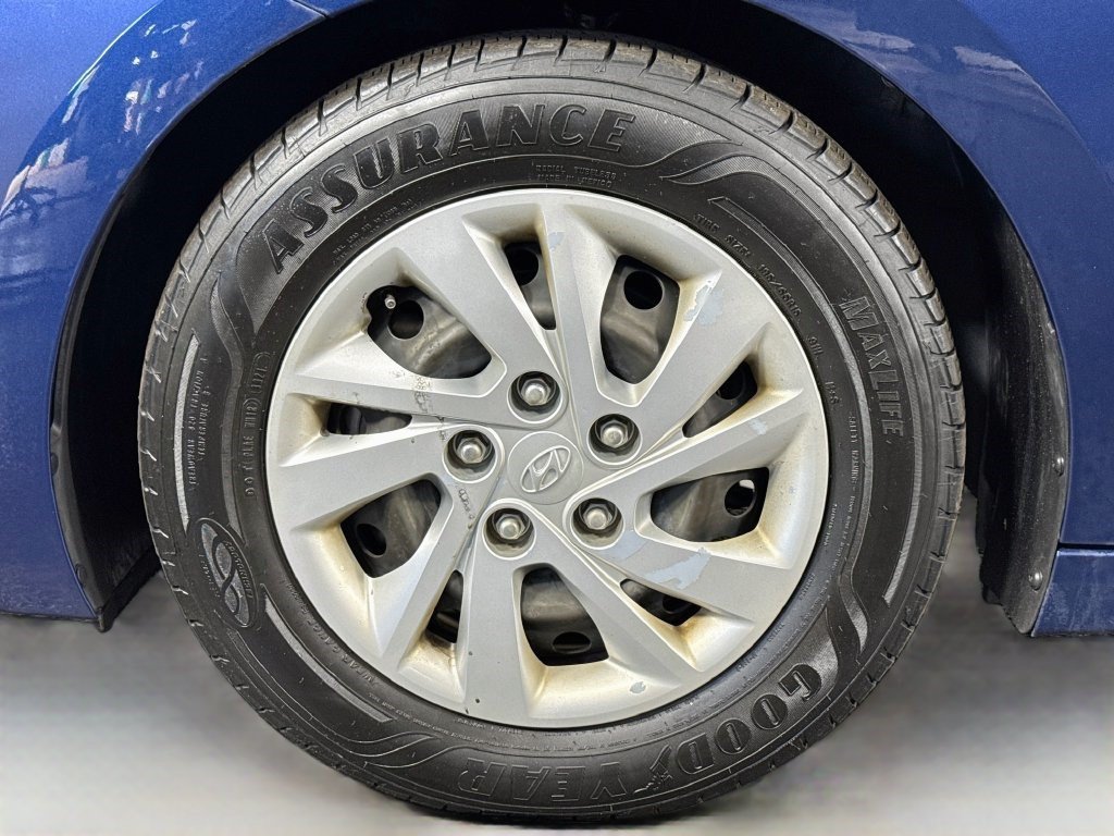 Used 2020 Hyundai Elantra SE FWD image 36