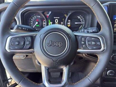 Used 2024 Jeep Wrangler Unlimited Sahara image 23