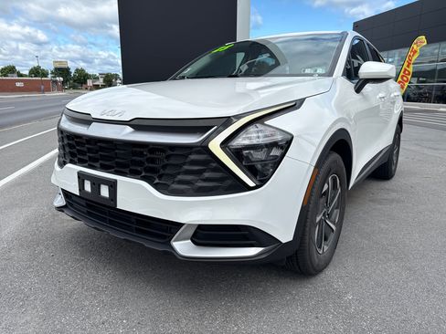 Used 2023 Kia Sportage LX AWD/4WD image 8