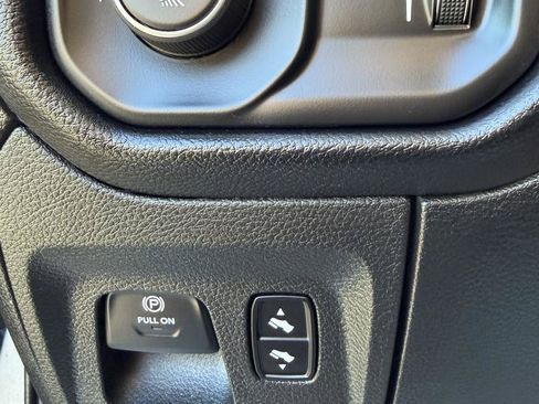 Used 2020 RAM 1500 Big Horn AWD/4WD image 17