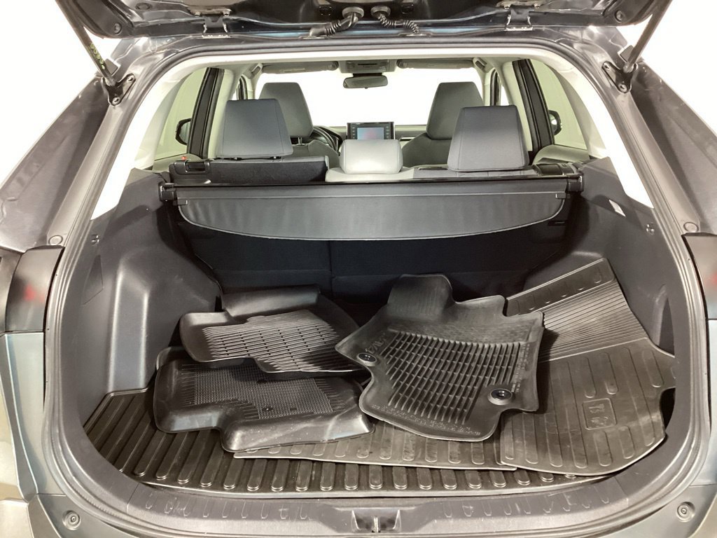Used 2021 Toyota RAV4 XLE AWD/4WD image 28
