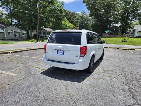 Used 2017 Dodge Grand Caravan SXT FWD image 18