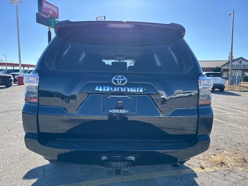 Used 2018 Toyota 4Runner SR5 image 5