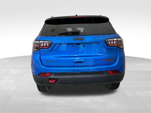 Used 2023 Jeep Compass Trailhawk w/ Trailhawk Convenience Group AWD/4WD image 4