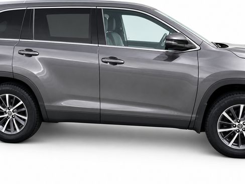 Used 2019 Toyota Highlander XLE AWD/4WD image 16