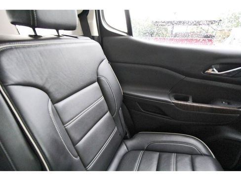 Used 2023 GMC Acadia Denali w/ Denali Ultimate Package FWD image 12