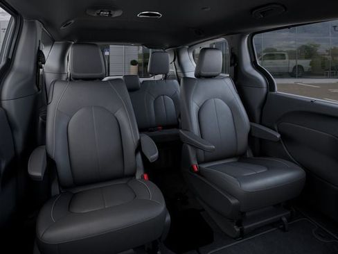 New 2027 Chrysler Pacifica Select FWD image 15