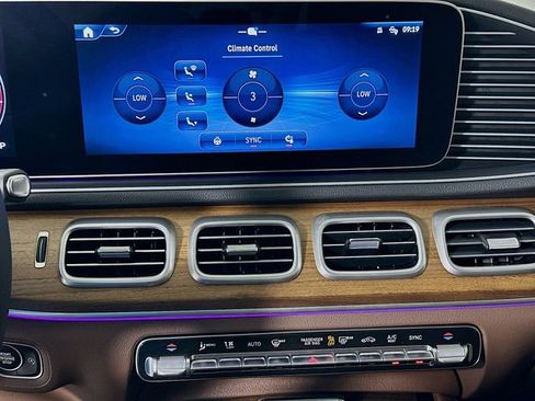 Used 2024 Mercedes-Benz GLE 350 4MATIC w/ AMG Line Exterior image 16