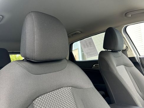 Used 2025 Kia Sportage LX image 18