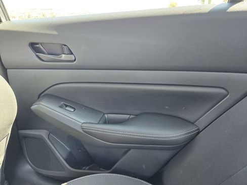 Used 2025 Nissan Altima 2.5 SV FWD image 11