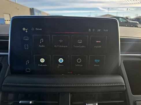 Used 2023 GMC Yukon XL SLE image 25