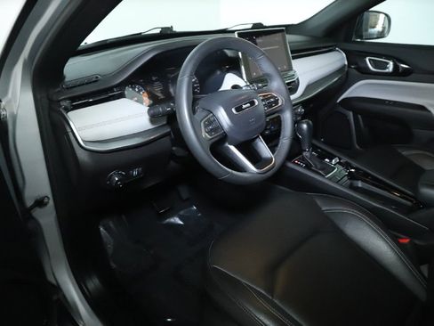 Used 2025 Jeep Compass Limited AWD/4WD image 17