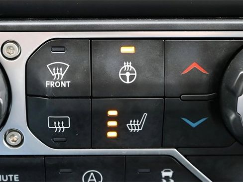 Used 2020 Jeep Wrangler Unlimited Sahara image 22