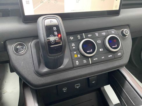 Used 2023 Land Rover Defender 130 X-Dynamic SE AWD/4WD image 21