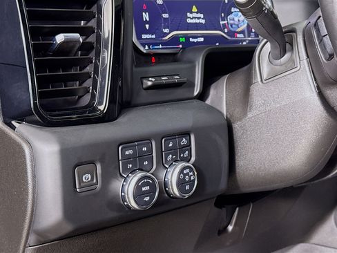 Used 2024 GMC Sierra 2500 AT4 w/ Technology Package image 10