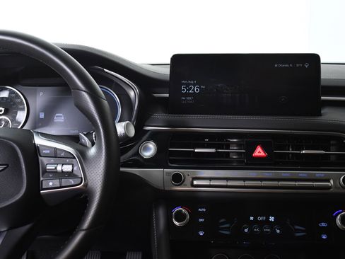 Used 2025 Genesis G70 2.5T image 16