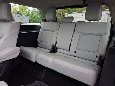 Used 2025 Ford Expedition Platinum AWD/4WD image 12