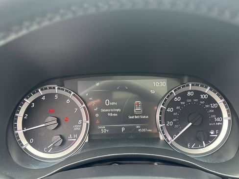 Used 2023 Toyota Highlander XLE AWD/4WD image 3
