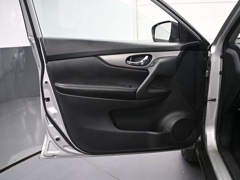 Used 2015 Nissan Rogue SV AWD/4WD image 7