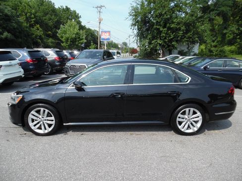 Used 2018 Volkswagen Passat 2.0T SE FWD image 2