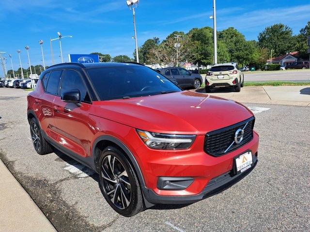 Used 2021 Volvo XC40 T4 R-Design w/ Climate Package FWD image 8