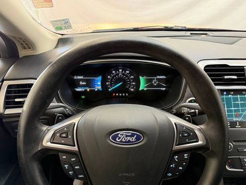 Used 2018 Ford Fusion SE w/ Fusion SE Technology Package image 14