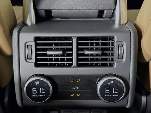 New 2025 Land Rover Discovery Dynamic SE image 24